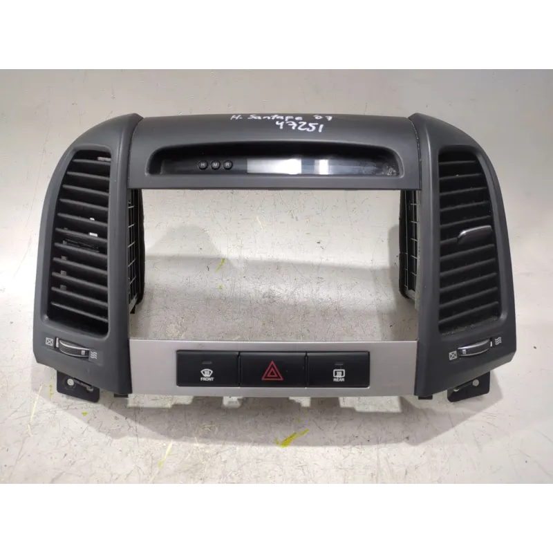 Recambio de consola central para hyundai santa fé ii (cm) 2.2 crdi referencia OEM IAM 945102B000 974202B000  