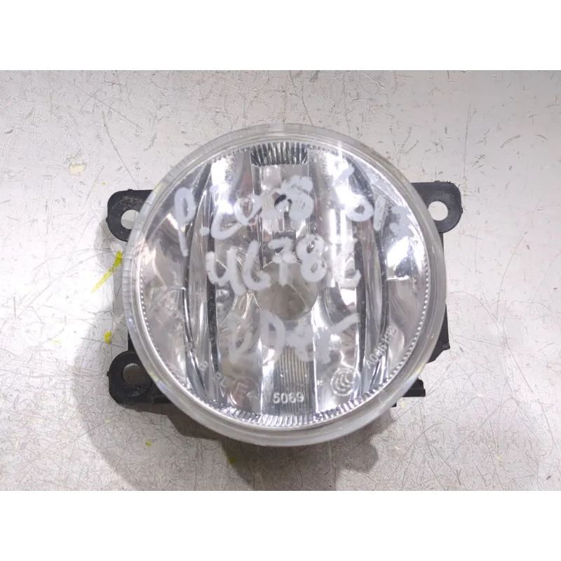 Recambio de faro antiniebla derecho para peugeot 2008 allure blue-hdi fap] referencia OEM IAM A046192 11417682  