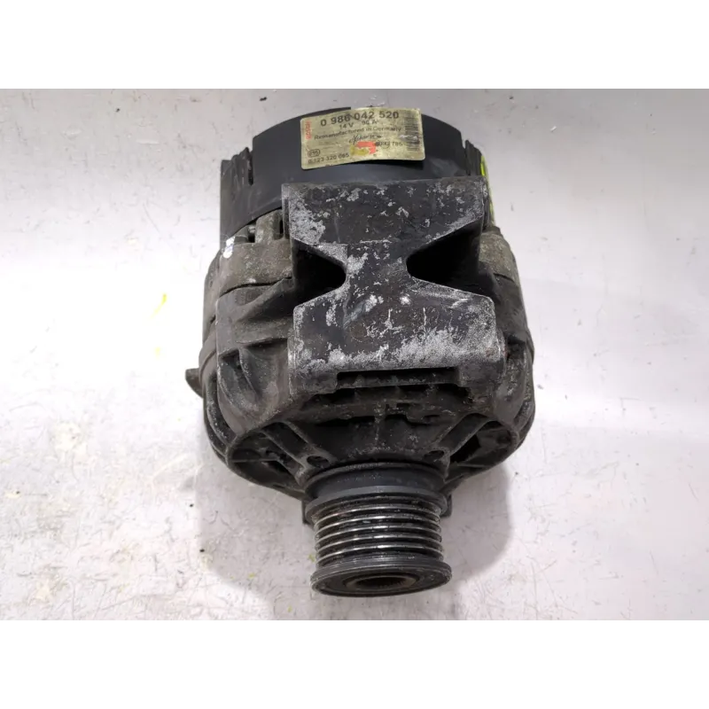 Recambio de alternador para mercedes-benz sprinter (905) 2.1 d referencia OEM IAM 0986042520  