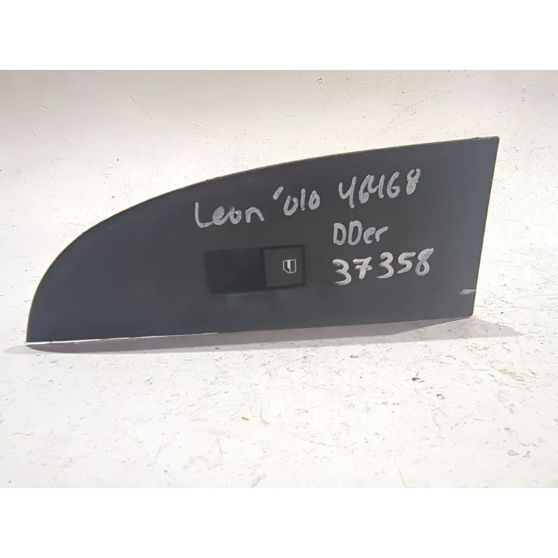 Recambio de botonera puerta delantera derecha para seat leon (1p1) 1.6 tdi referencia OEM IAM 156023101  