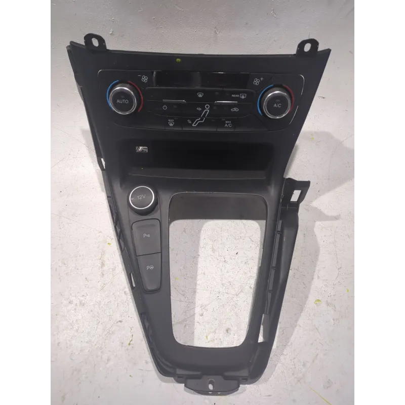 Recambio de embellecedor consola central para ford focus iii 1.5 d 120cv referencia OEM IAM F1ET18C612AK  