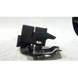 Recambio de enganche cinturon trasero izquierdo para renault clio iii (2005) 1.1 75 cv referencia OEM IAM 33047670  