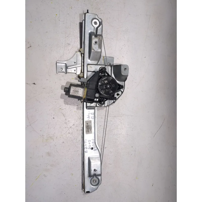 Recambio de mando elevalunas delantero derecho para peugeot 208 1.6 hdi referencia OEM IAM 9674254380  