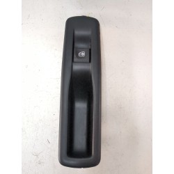 BOTONERA PUERTA TRASERA IZQUIERDA 829500004R 