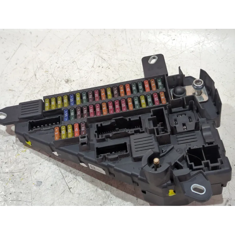 Recambio de caja reles / fusibles para bmw 5 (e60) 520 d referencia OEM IAM 690661804  