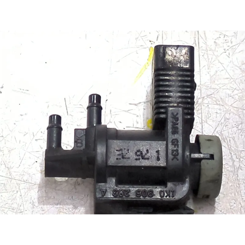Recambio de valvula aire adicional para audi a4 b8 (8k2) 2.0 tdi referencia OEM IAM 1K0906283A  
