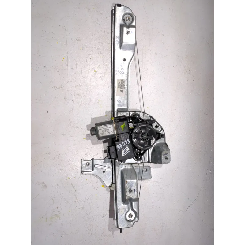 Recambio de elevalunas delantero izquierdo para peugeot 208 1.6 hdi referencia OEM IAM 9806081880  