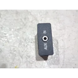 Recambio de conector usb / aux para bmw 5 (e60) 520 d referencia OEM IAM 6131698679101  