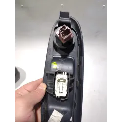 Recambio de botonera puerta delantera derecha para bmw 3 (e90) 320 d referencia OEM IAM 8200084005  