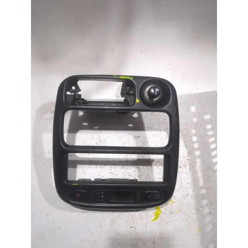 Recambio de embellecedor consola central para hyundai accent (x3)(1995) 1.3 referencia OEM IAM   