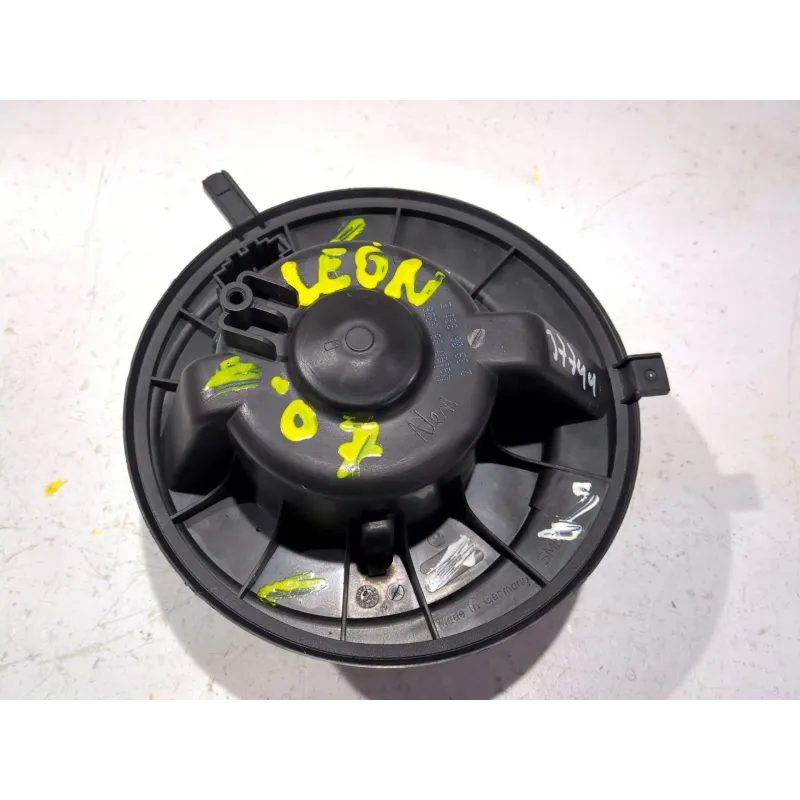 Recambio de motor calefaccion para seat leon (1p1) 1.6 tdi referencia OEM IAM 1K1819015  