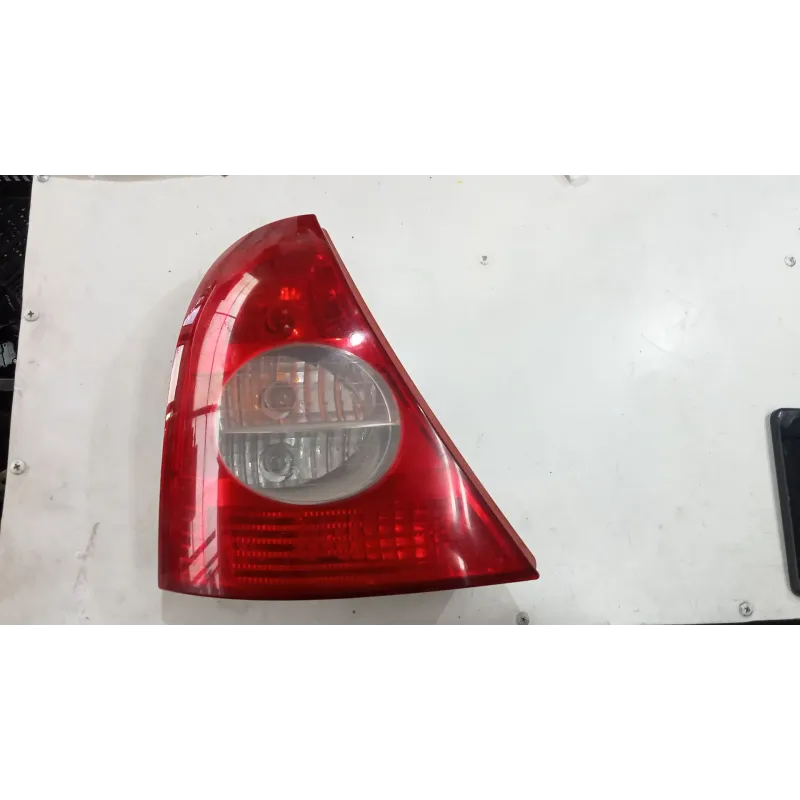 Recambio de piloto trasero izquierdo para renault clio ii (xbo) 16v referencia OEM IAM 8200071414  