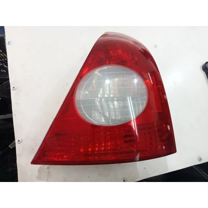 Recambio de piloto trasero derecho para renault clio ii (xbo) 16v referencia OEM IAM 8200071414  