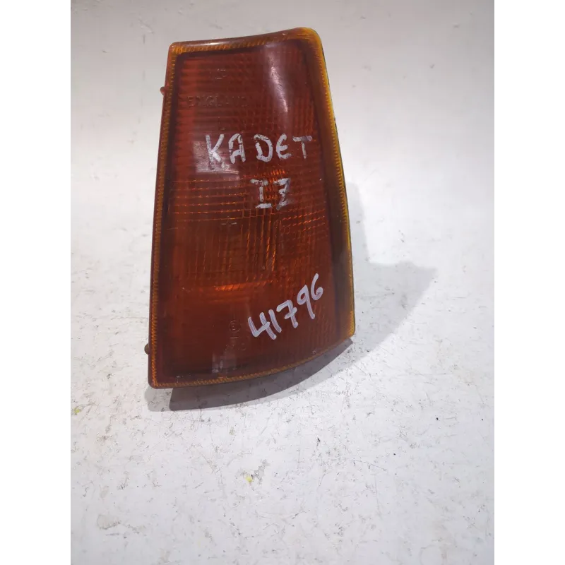 Recambio de intermitente delantero izquierdo para opel kadett 1.6 sv referencia OEM IAM   