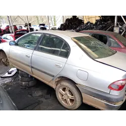 toyota avensis (_t22_) del año 2000