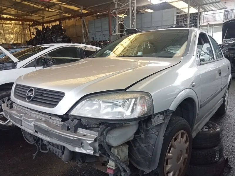 opel astra g berlina (1998) del año 1999