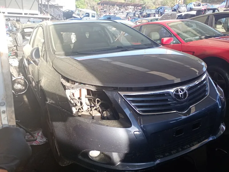 toyota avensis (_t25_) del año 2010