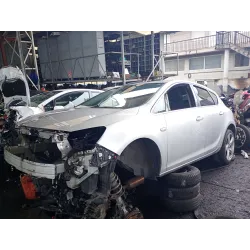 opel astra j (p10) del año 2010