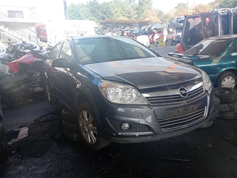 opel astra h classic sedán (a04) del año 2010