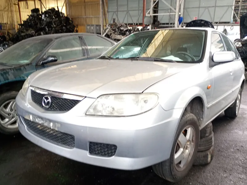 mazda 323 f vi hatchback (bj) del año 2002