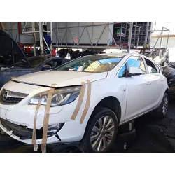 opel astra j gtc del año 2011