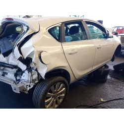 opel astra j gtc del año 2011