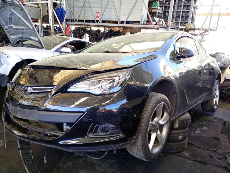 opel astra j gtc del año 2014