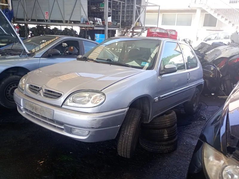 citroën saxo (1996) del año 2000