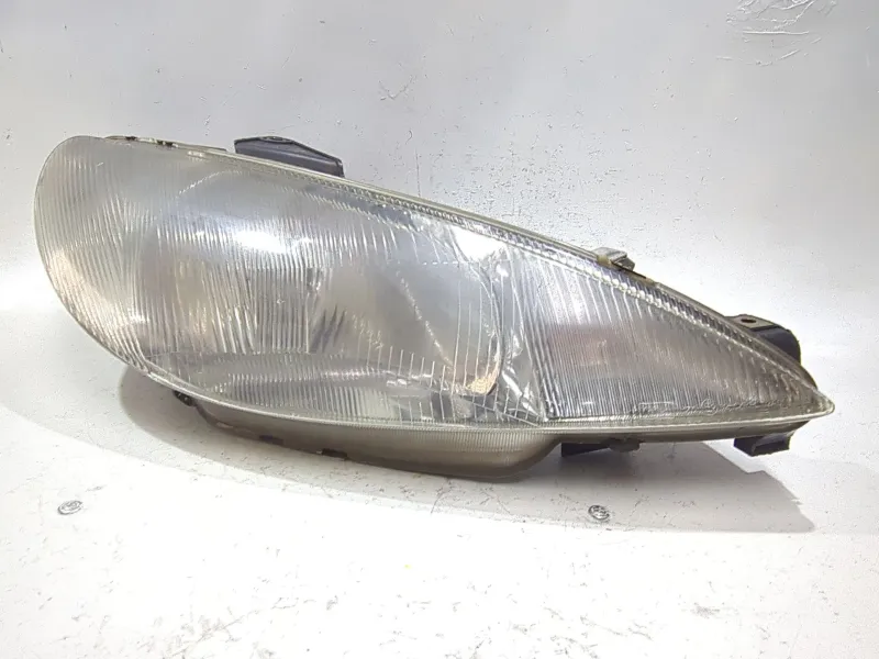 Recambio de faro delantero derecho para peugeot 206 2.0 136 cv referencia OEM IAM 89001605  