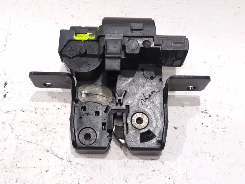 Recambio de cerradura porton para renault clio iii dci referencia OEM IAM 8200947699  