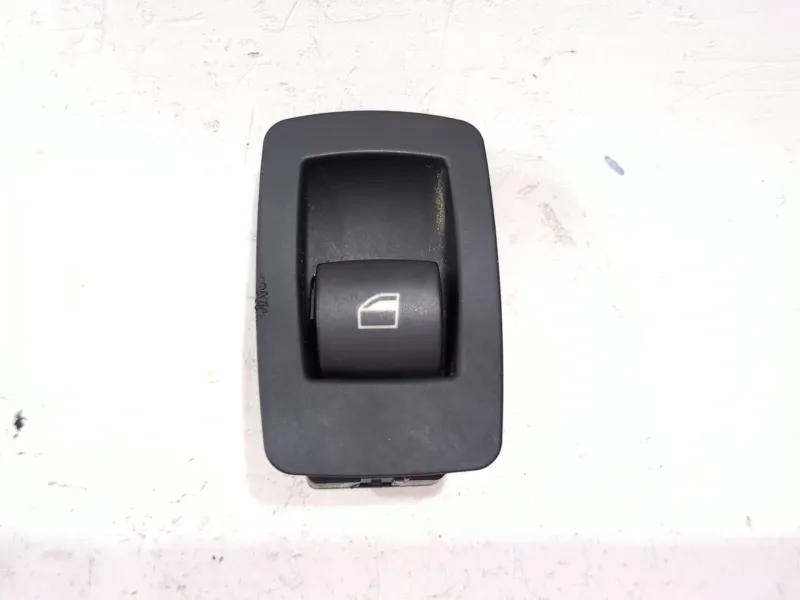 Recambio de mando elevalunas trasero izquierdo para bmw serie 1 referencia OEM IAM 15939900 6945874  