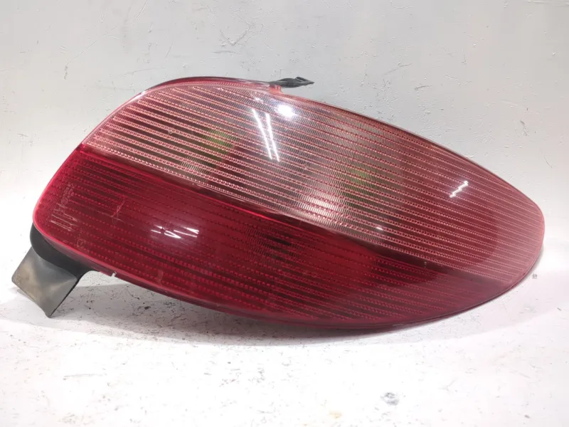 Recambio de piloto trasero derecho para peugeot 206 hatchback (2a/c) 1.1 i referencia OEM IAM 2531D  
