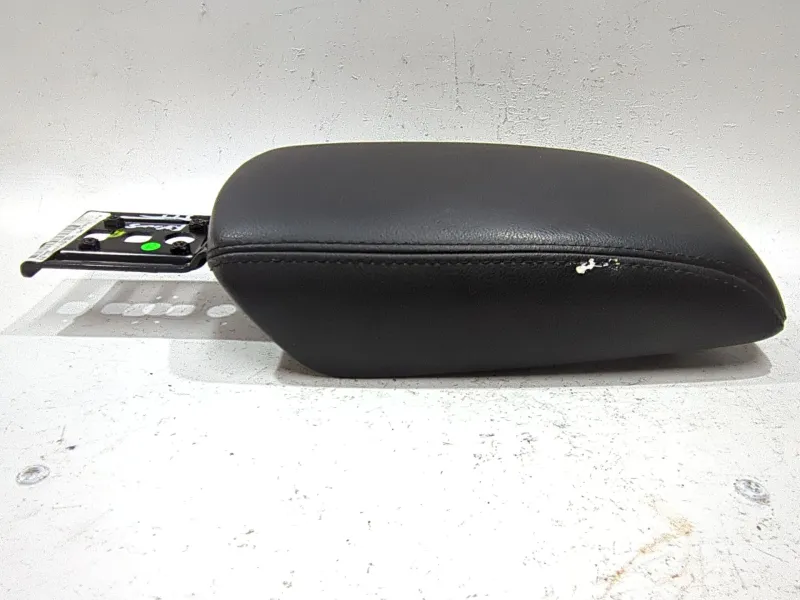 Recambio de apoyabrazos central para ford focus iii 1.6 tdci referencia OEM IAM A1078400  