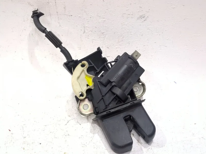 Recambio de cerradura porton para audi a4 b7 (8ec) 2.0 tdi 16v referencia OEM IAM 4F5827505  