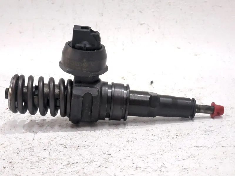 Recambio de inyector para volkswagen golf v (1k1) 1.9 tdi referencia OEM IAM 0414720215 038130073AG  