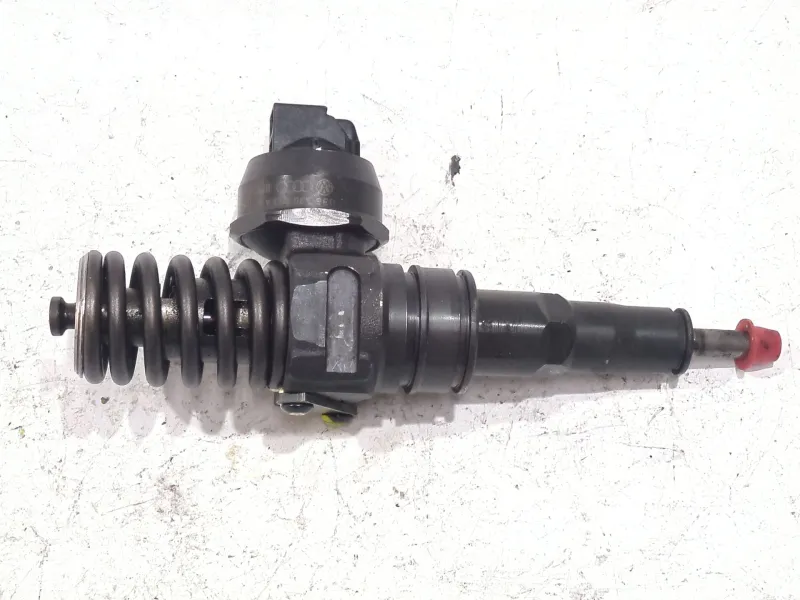 Recambio de inyector para volkswagen golf v (1k1) 1.9 tdi referencia OEM IAM 0414720215 038130073AG  