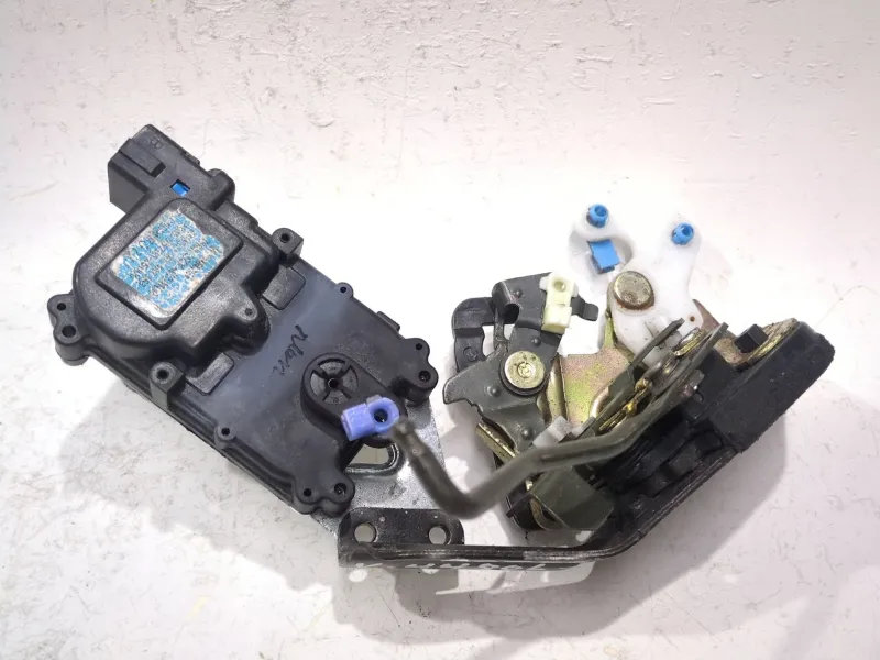 Recambio de cerradura puerta trasera izquierda para hyundai accent (lc)(2000) 1.3 referencia OEM IAM   