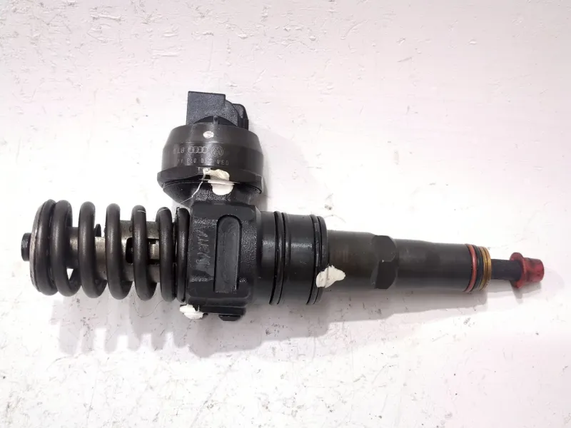 Recambio de inyector para seat ibiza iii (6l1) 1.9 tdi referencia OEM IAM 038130073AJ 0414720037  
