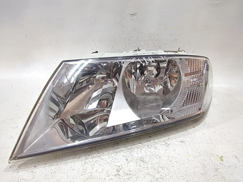 Recambio de faro delantero izquierdo para skoda octavia ii (1z3) 1.9 tdi referencia OEM IAM   