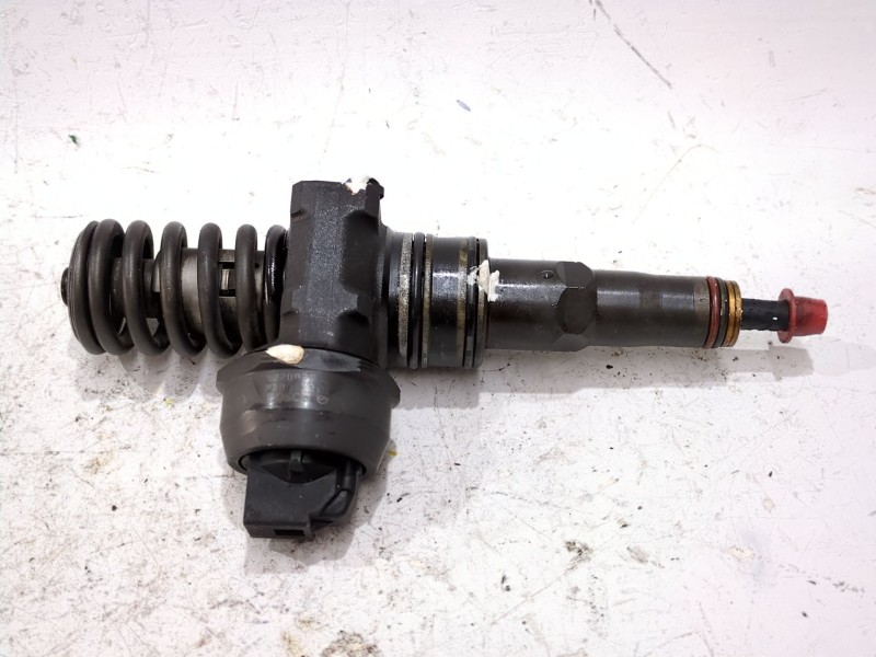 Recambio de inyector para volkswagen golf iv berlina (1j1)(1997) 1.9 tdi referencia OEM IAM 038130073AJ 0414720037  