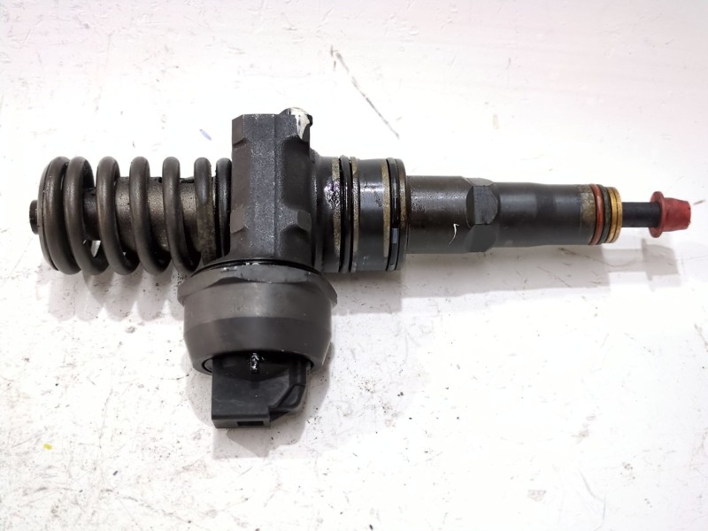 Recambio de inyector para volkswagen golf iv berlina (1j1)(1997) 1.9 tdi referencia OEM IAM 038130073AJ 0414720037  