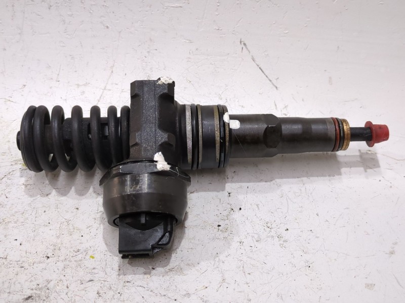 Recambio de inyector para volkswagen golf iv berlina (1j1)(1997) 1.9 tdi referencia OEM IAM 038130073AJ 0414720037  