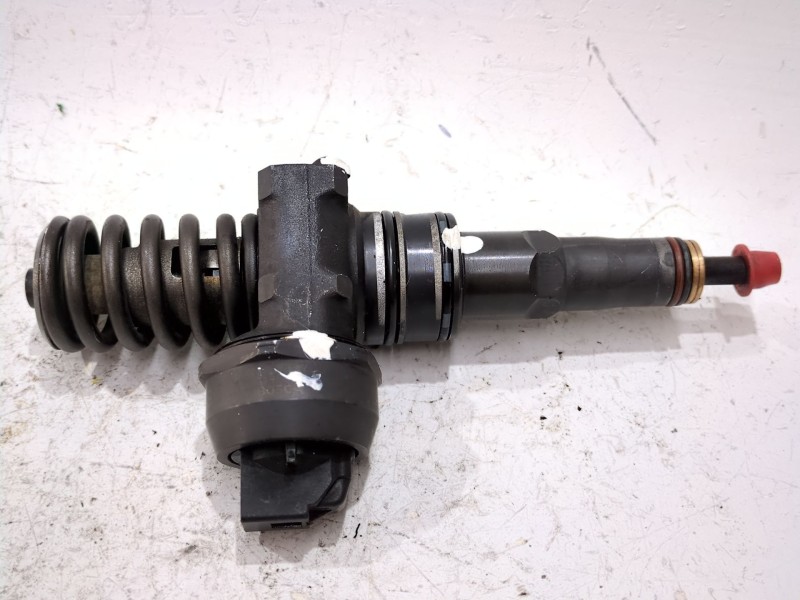 Recambio de inyector para volkswagen golf iv berlina (1j1)(1997) 1.9 tdi referencia OEM IAM 038130073AJ 0414720037  