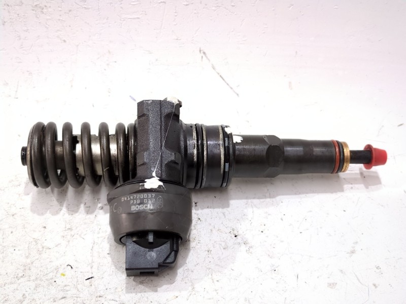 Recambio de inyector para volkswagen golf iv berlina (1j1)(1997) 1.9 tdi referencia OEM IAM 038130073AJ 0414720037  