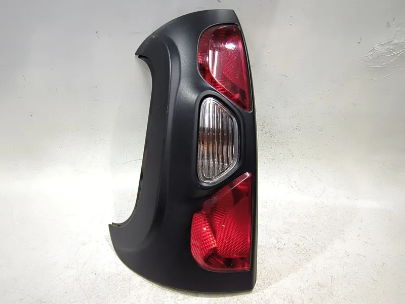 Recambio de piloto trasero izquierdo para fiat panda 312 1.3 95cv referencia OEM IAM 521023520  