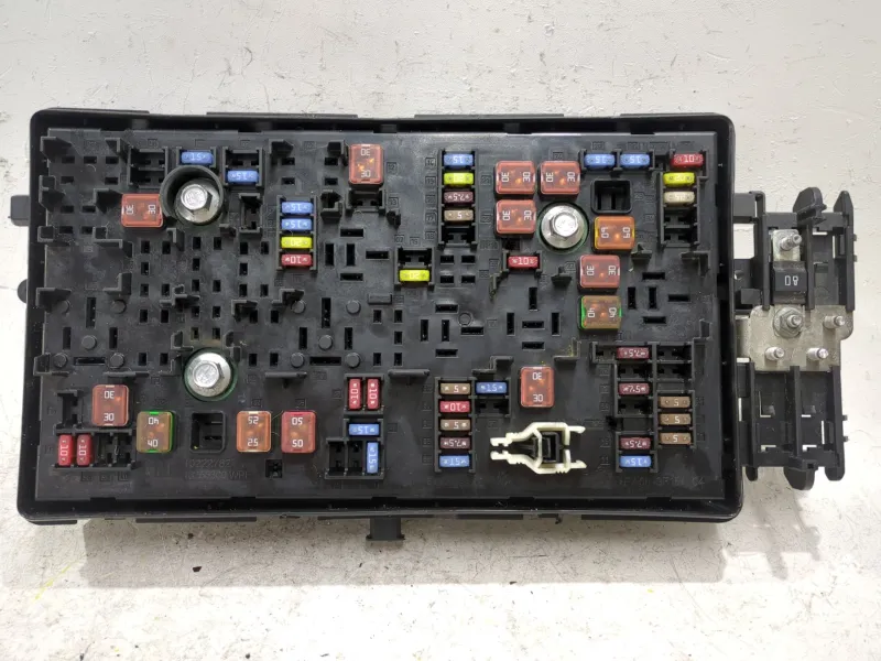 Recambio de caja reles / fusibles para opel insignia sedán 2.0 cdti referencia OEM IAM 1327588103  