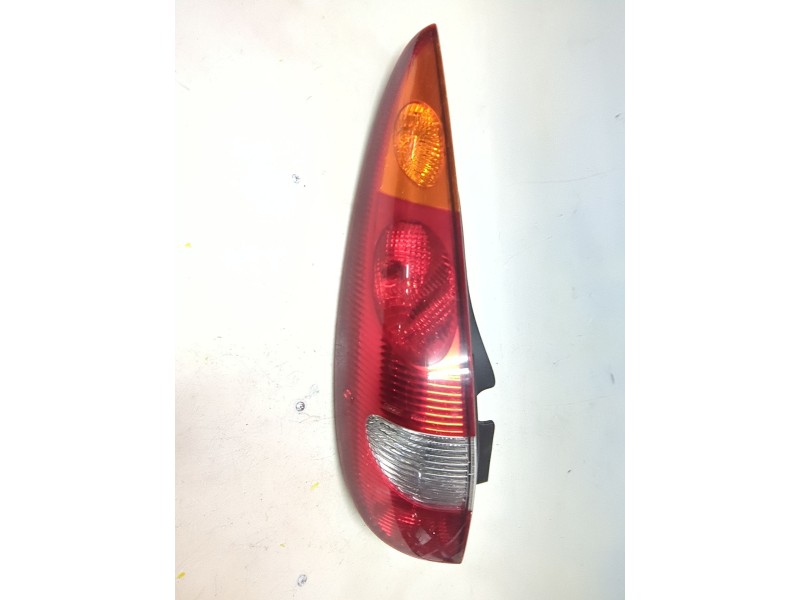 Recambio de piloto trasero izquierdo para nissan almera tino (v10) 2.2 dci referencia OEM IAM   