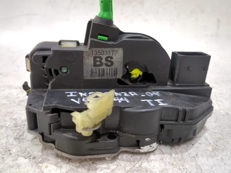 Recambio de cerradura puerta trasera izquierda para opel insignia berlina (2008) 2.0 cdti referencia OEM IAM 13503177  