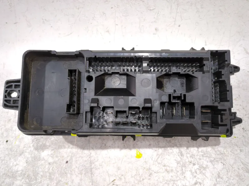 Recambio de caja reles / fusibles para volvo s40 i (644) 1.9 di referencia OEM IAM 30889989  