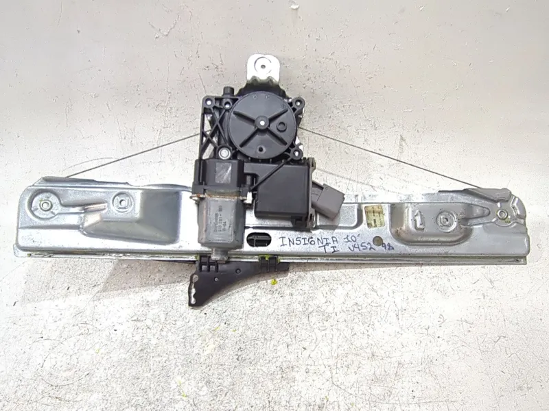 Recambio de mecanismo elevalunas trasero izquierdo para opel insignia berlina (2008) 2.0 cdti referencia OEM IAM 13302441  